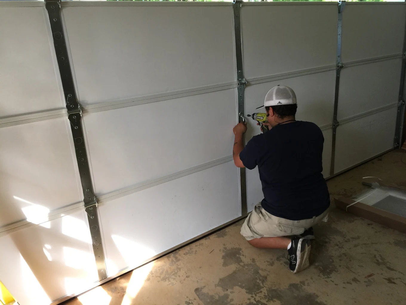 What to Consider When Replacing a Garage Door